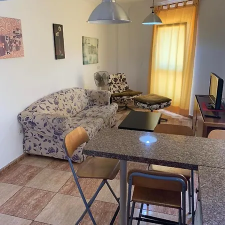 شقة Matrix House سان إيسيذرو